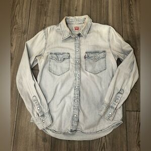 Levi’s Light Denim Pearl Snap Shirt